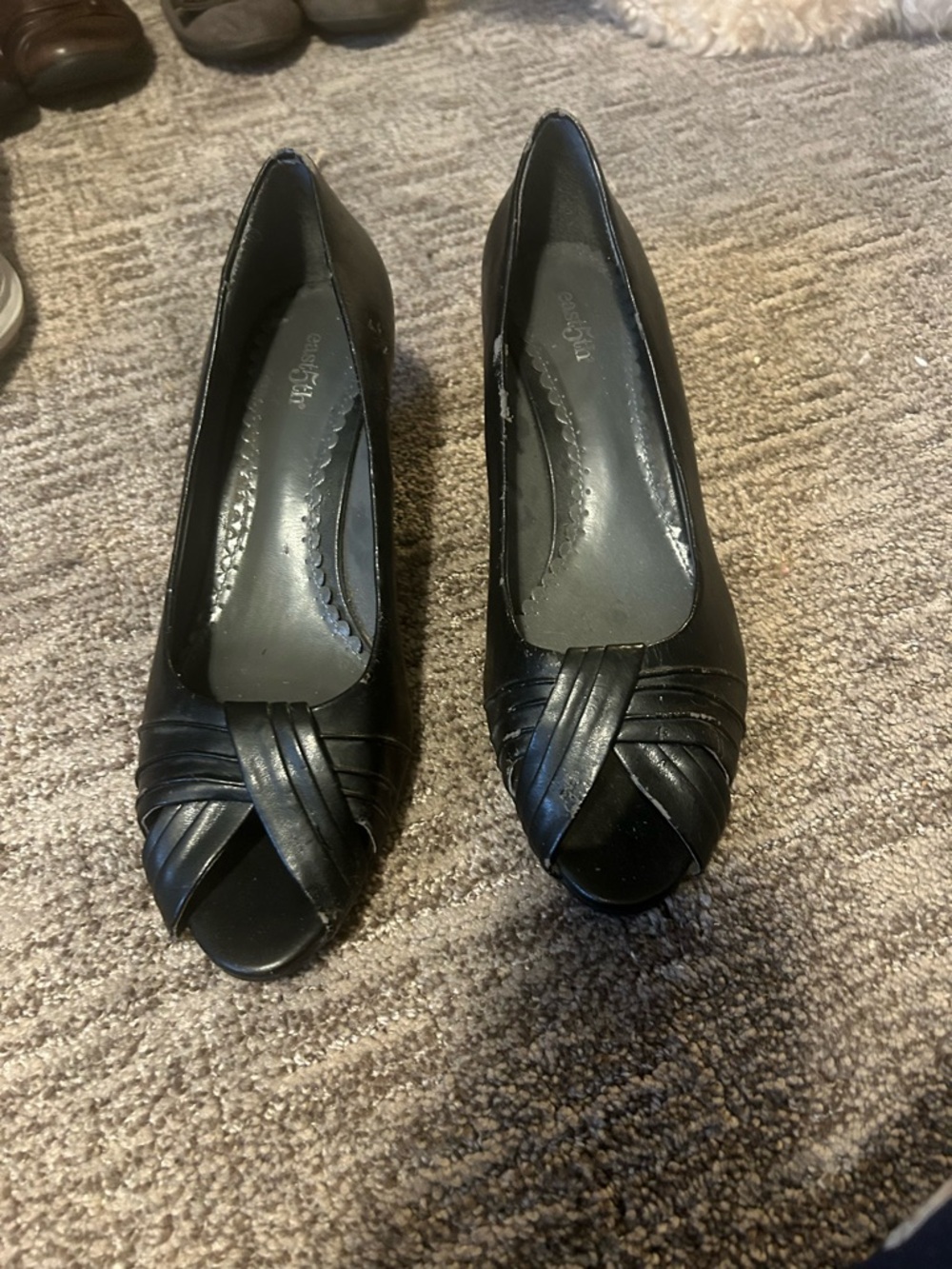 East5th black kitten pumps